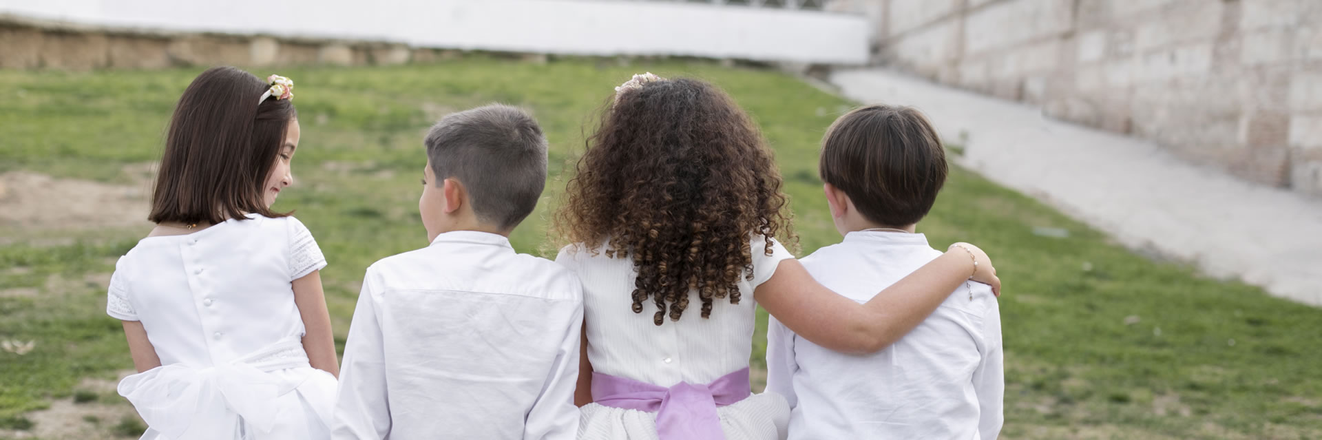 Negozio specializzato nella vendita di abiti da cerimonia per bambini, ragazzi e adulti - chi siamo - Mondo Chic